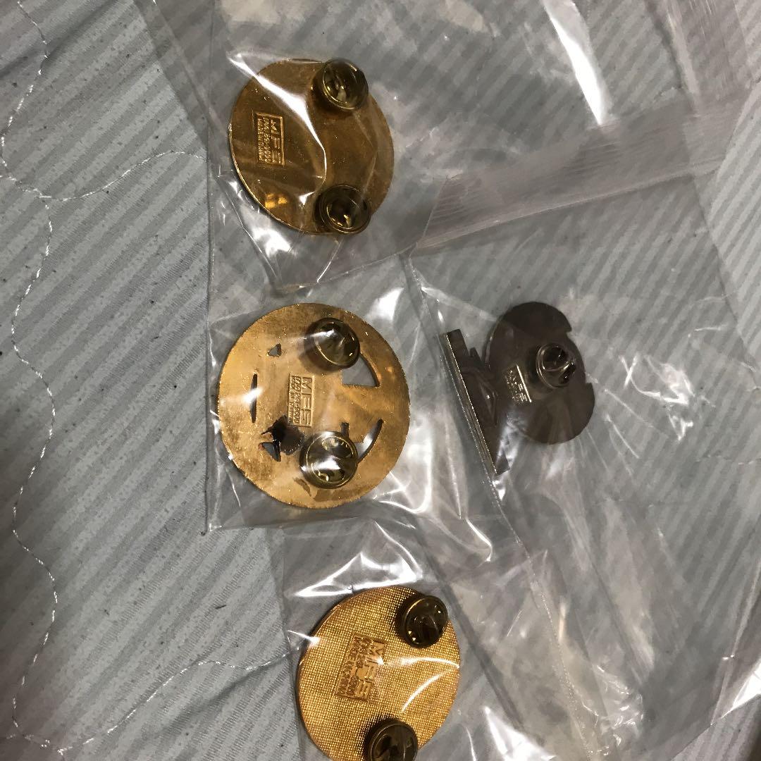 アイルトンセナ三冠ピンバッジ、プラス、ナイジェルマンセルチャンピオンピンバッジ❣️