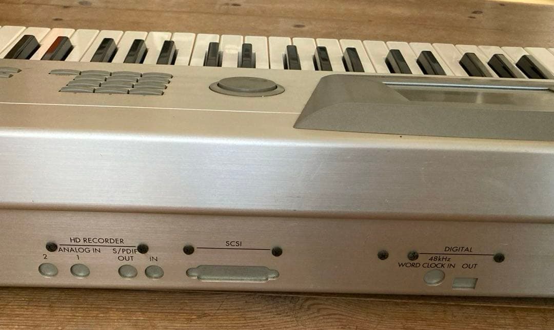 【ジャンク品】KORG TRINITY PLUS スタンド付シンセサイザー