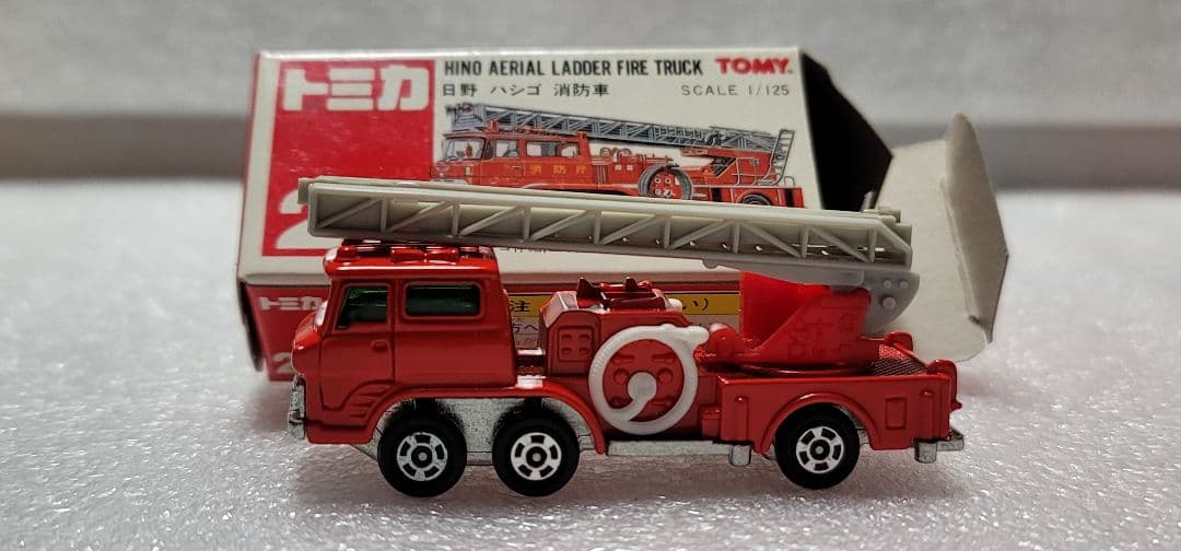 【送料無料】未使用！日野 はしご 消防車 ミニカー 「 トミカ 」