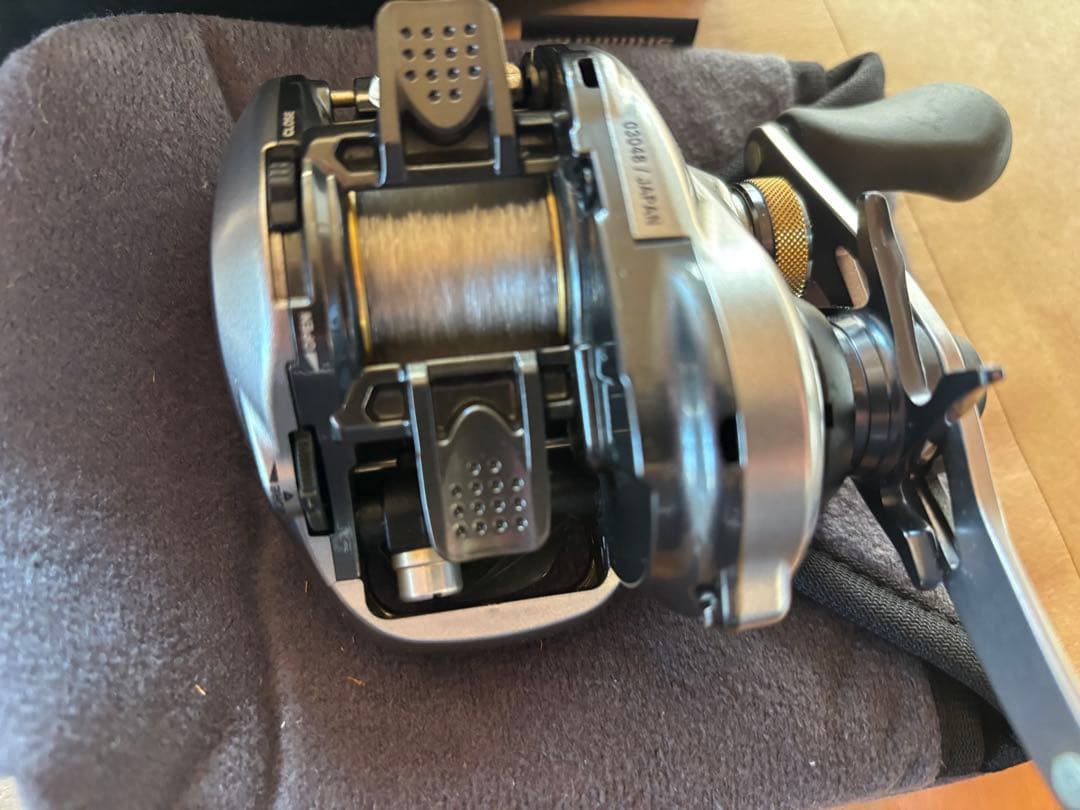 nium XG ベイトリール シルバー/ブラック