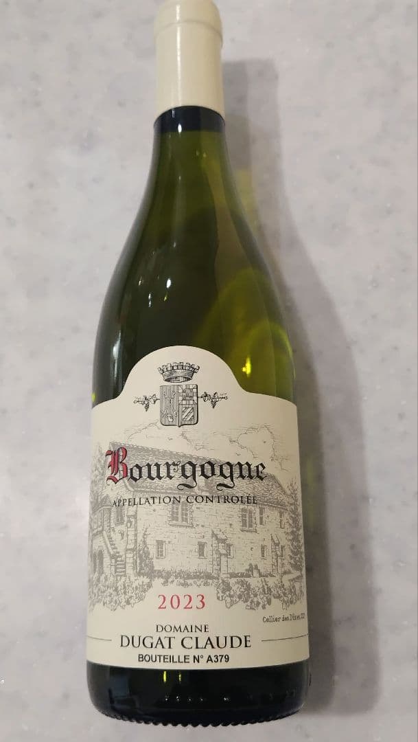 2023年産のブルゴーニュ白ワイン、Domaine Dugat Claude製。
