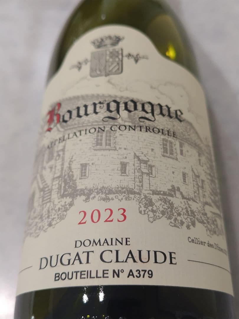 2023年産のブルゴーニュ白ワイン、Domaine Dugat Claude製。