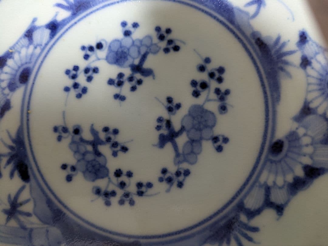 江戸中期、古伊万里『染付菊松竹梅文中皿』藍柿右衛門、銘「二重角渦福」、合せ箱付