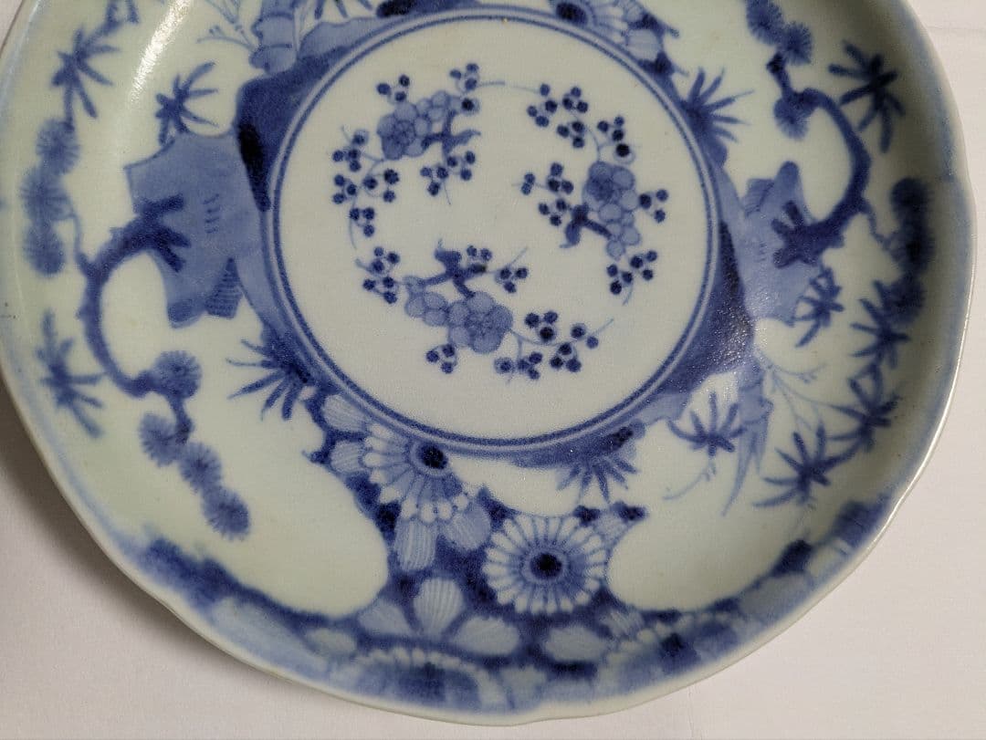 江戸中期、古伊万里『染付菊松竹梅文中皿』藍柿右衛門、銘「二重角渦福」、合せ箱付