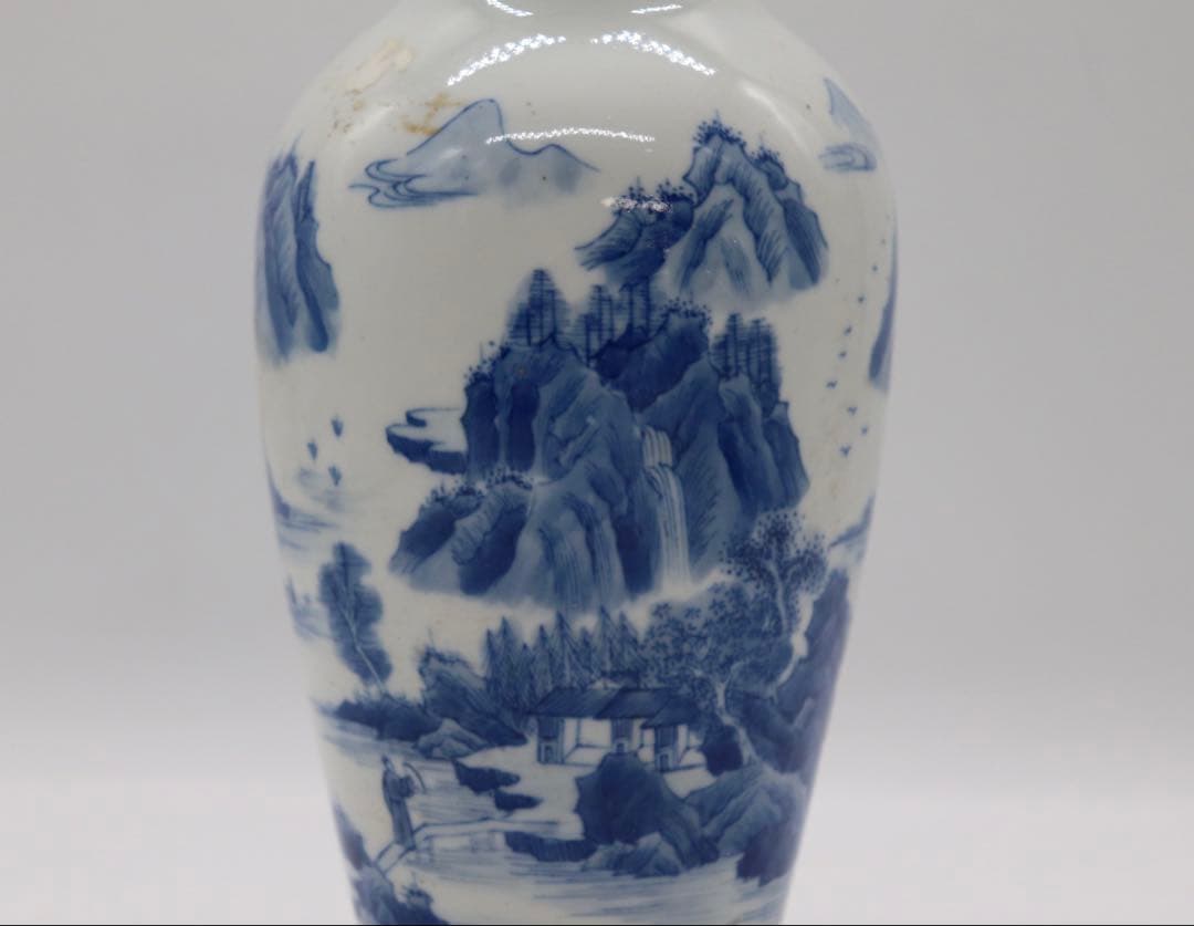 中国　染付　山水人物紋瓶　大清康熙年製銘　送料込み250814