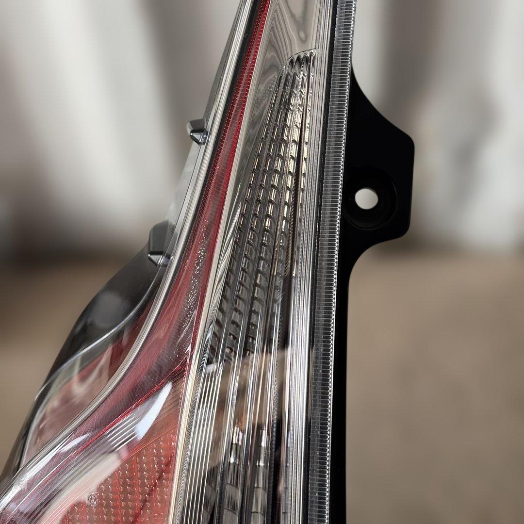 アクア NHP10 左テールライト