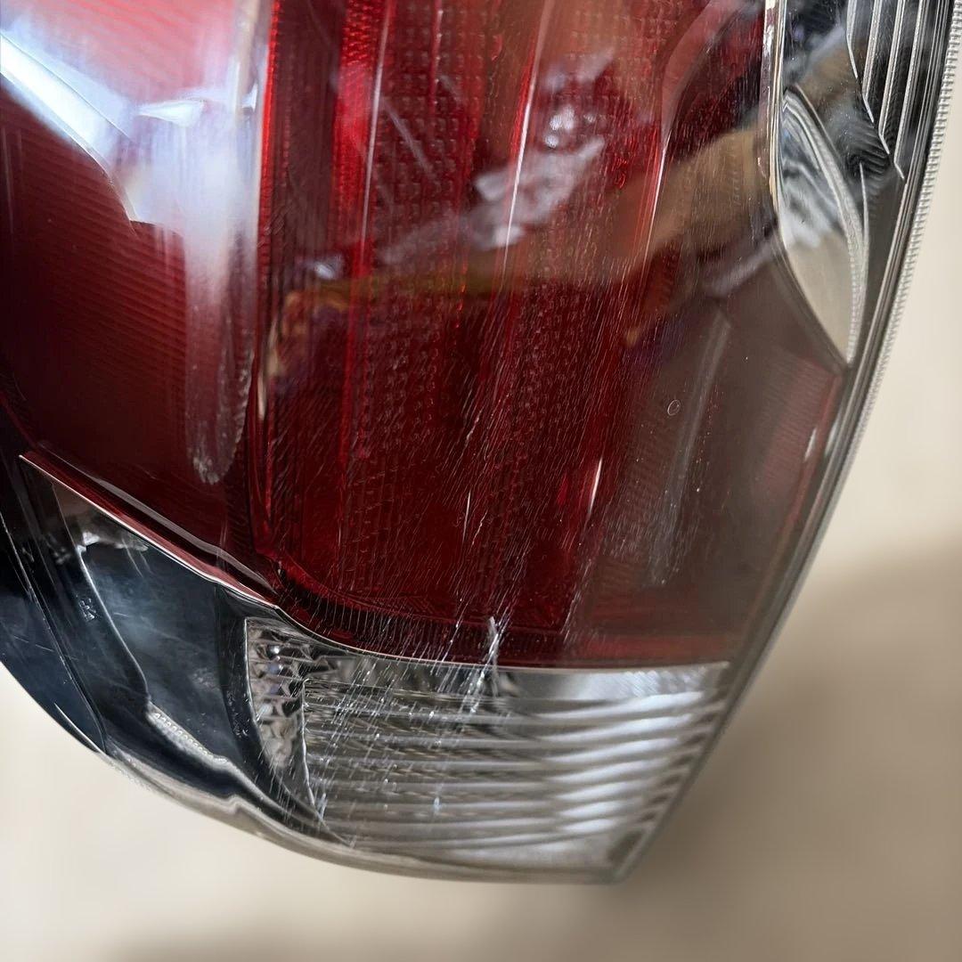 アクア NHP10 左テールライト