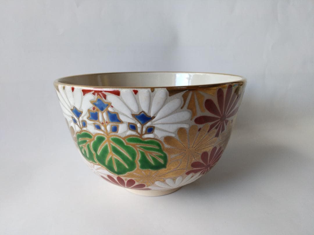 京焼 加藤松香 菊桐絵 茶碗 茶道具 共箱 新品 未使用 保管品 です。