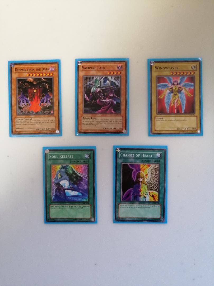 遊戯王カード　２４枚　超レア　ホログラフィック　遊戯と海馬瀬人の缶ケース ２つ