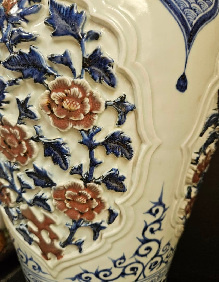 中国美術品　景徳鎮　元時代～明時代　青華　辰砂　陽刻浮彫細工　元染付写し　大梅瓶