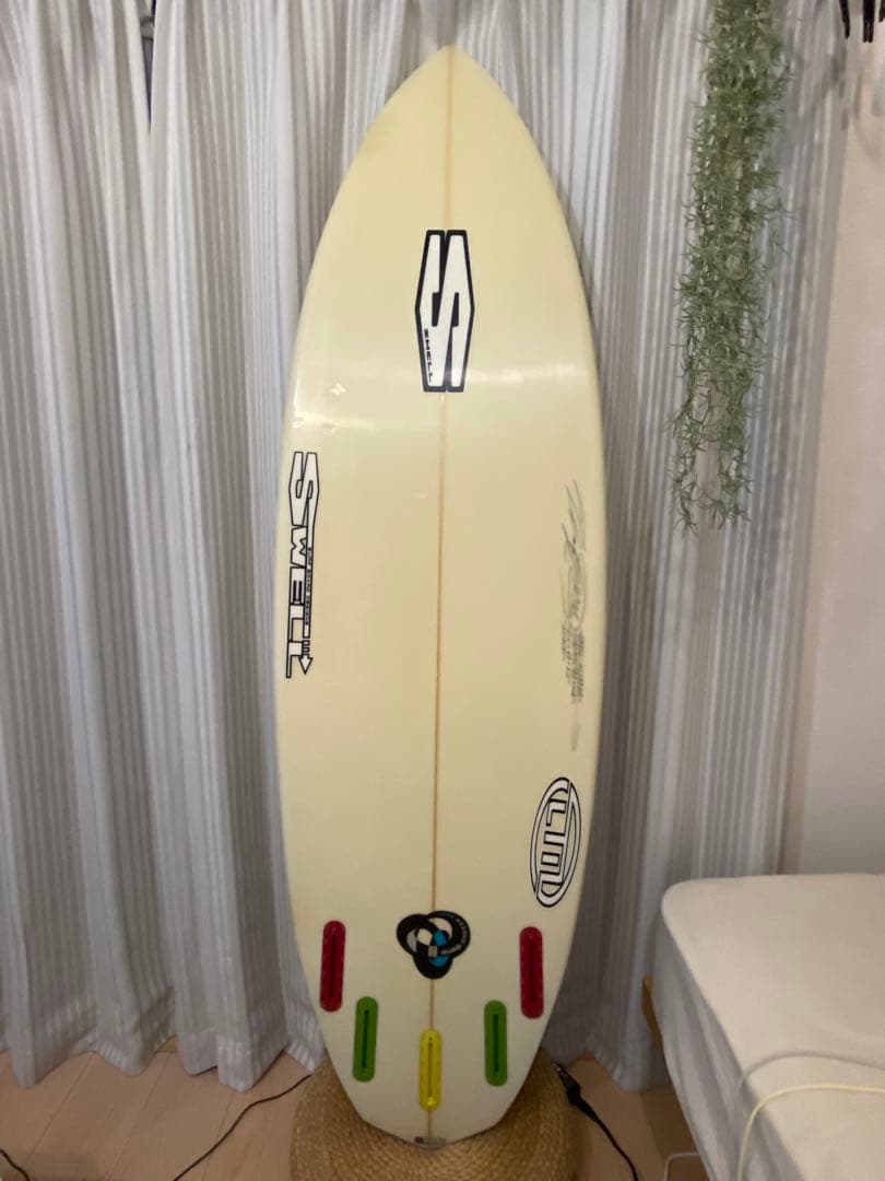 SWELLサーフボード 5'10\" クアッドマスター+1