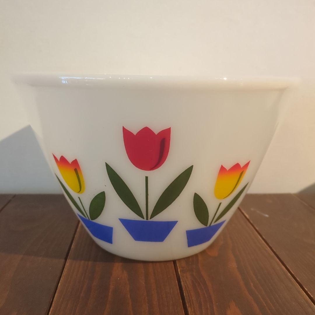 Fire-king チューリップ柄 ガラスボウル 白 (LL)