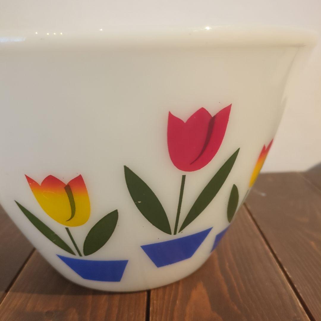 Fire-king チューリップ柄 ガラスボウル 白 (LL)