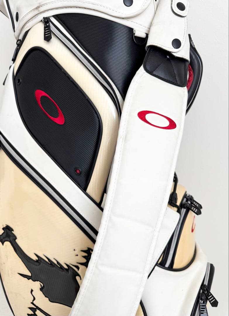 ゴルフバッグ　キャディバッグ　オークリー　ホワイト