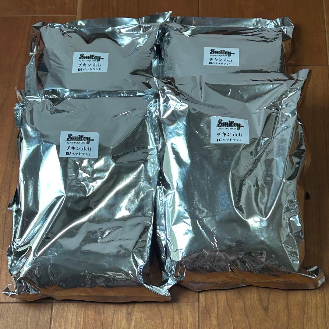 【新品未開封】Smiley チキンdeli 500g×4袋 ドッグフード
