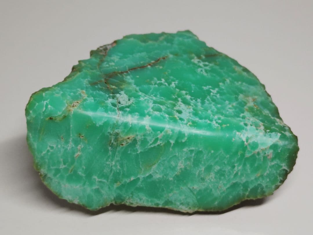 クリソプレーズ 817g ヒスイ 翡翠 瑪瑙 原石 鑑賞石 自然石 誕生石 鉱物