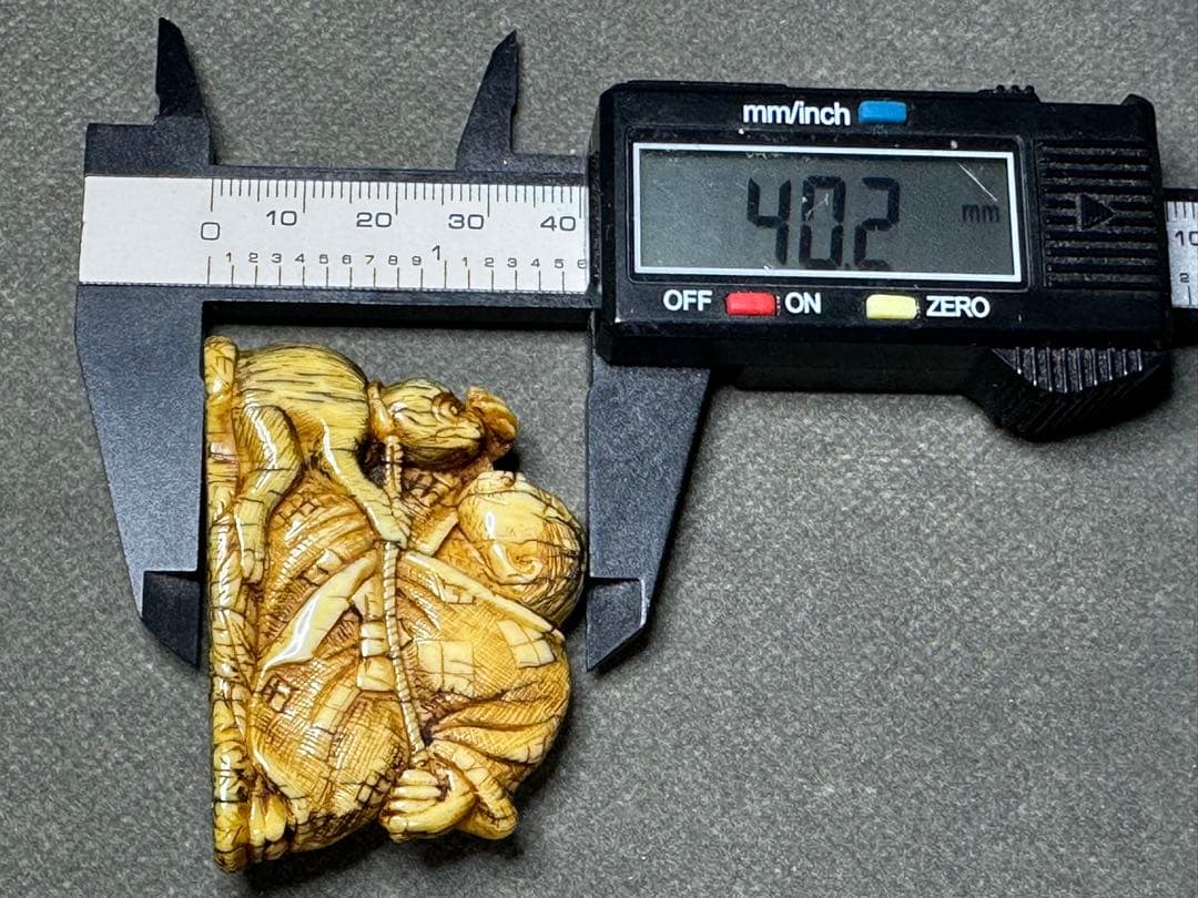 極上　根付　天然素材　アンティーク　和彫　置物　骨董　飾り物　古美術品細密細工