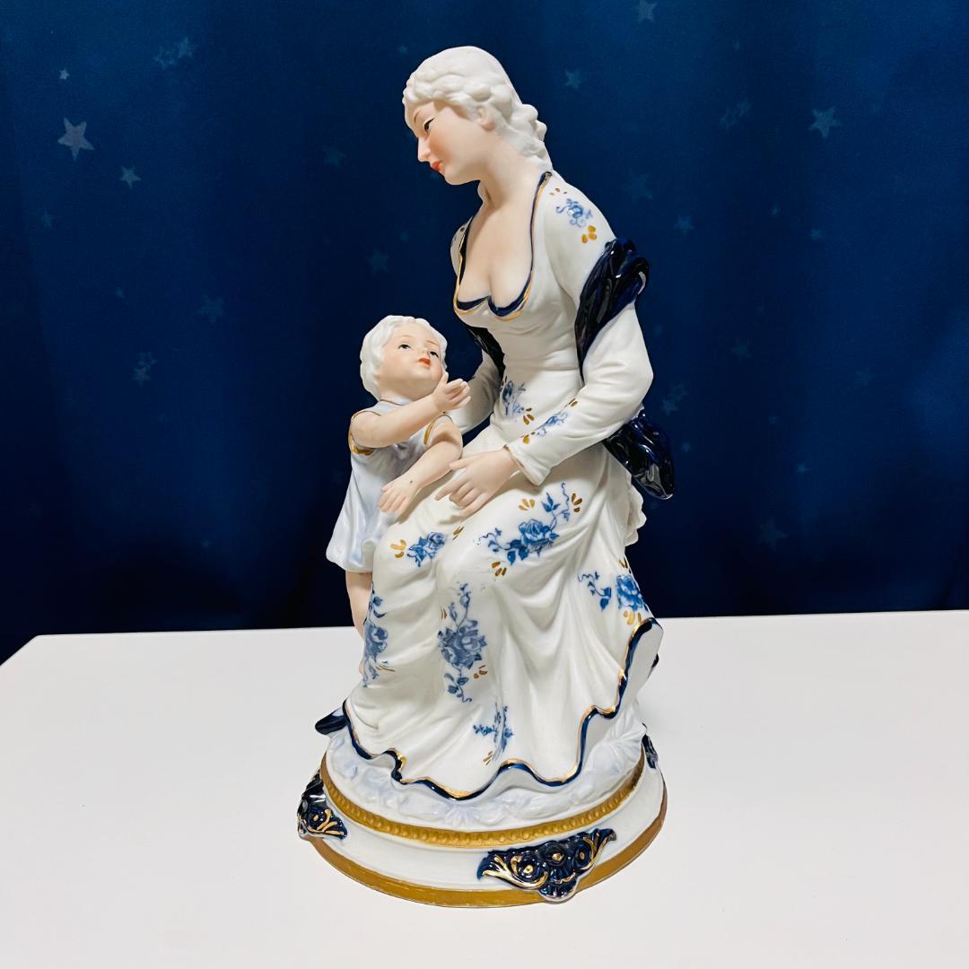  Crown 陶磁器 英国アンティーク・西洋磁器 母と子供 置物