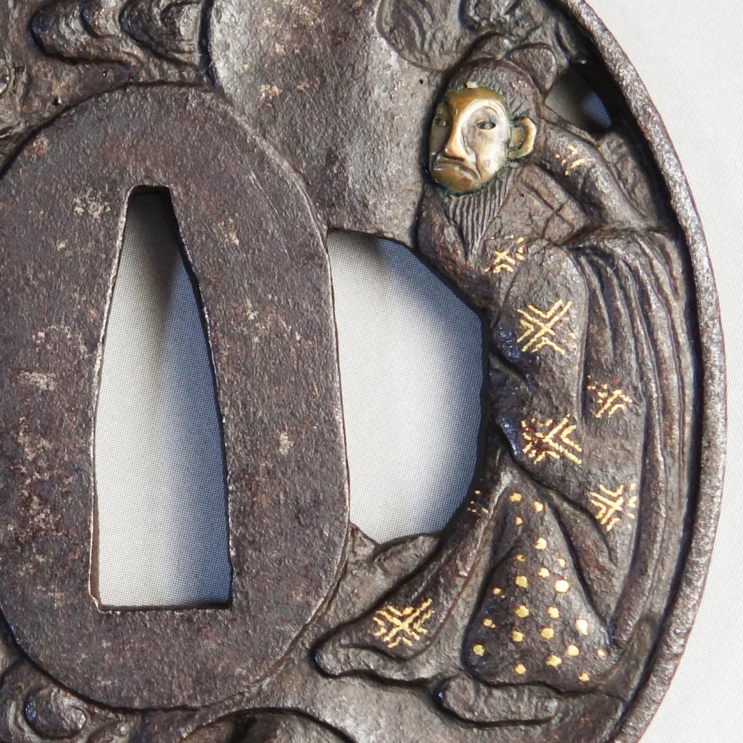 【岩窟賢人巻物図鍔 銅象嵌】 鍔 鐔 鉄地 刀装具 日本刀 武具 江戸 骨董