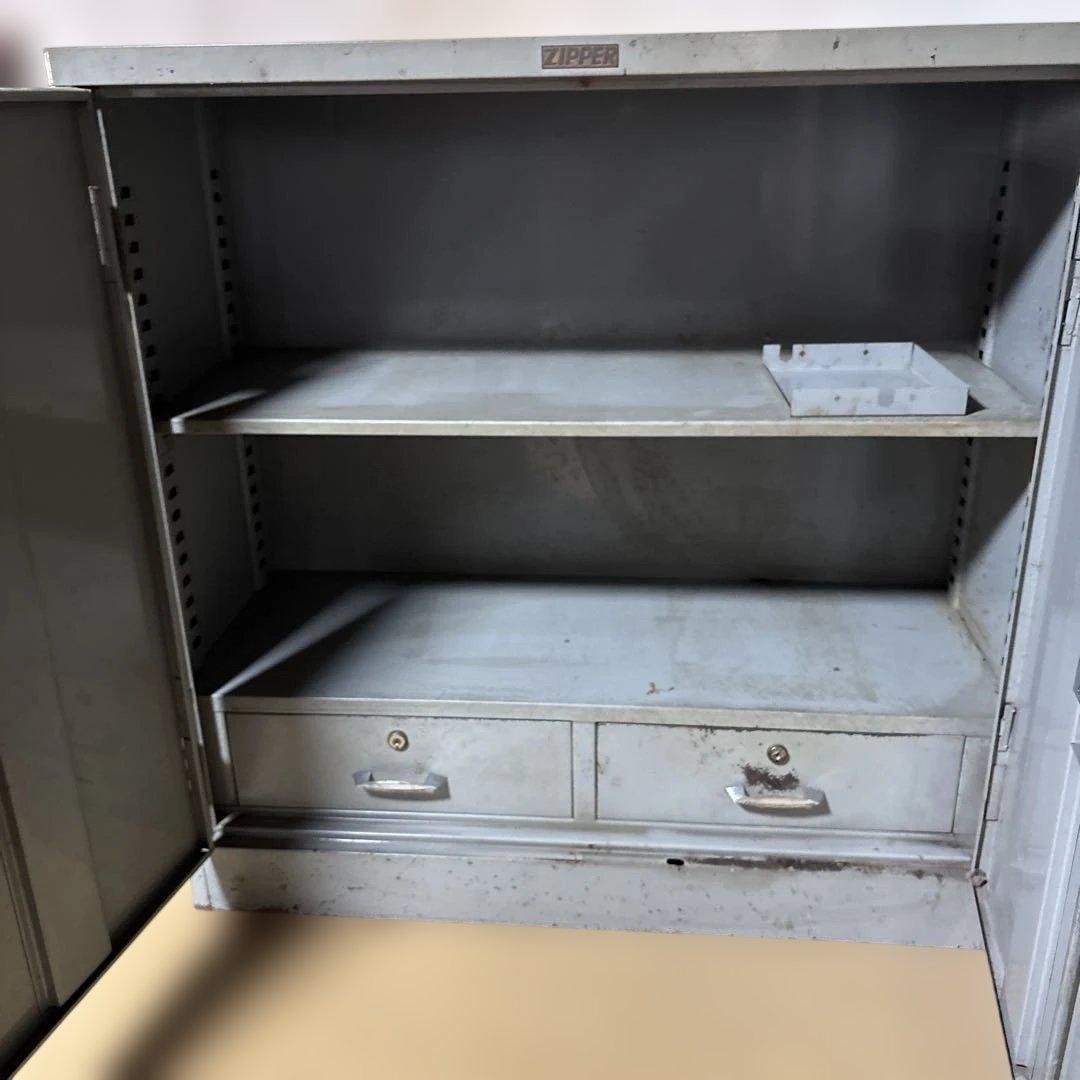 昭和レトロ　Zipper キャビネット 両開き書庫　グレー　鍵なし、ダイヤル壊れ