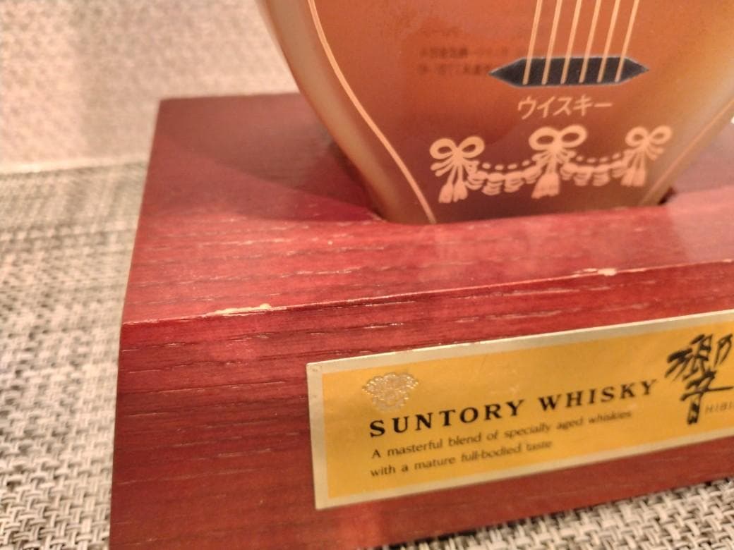 【サントリー】　響　HIBIKI　リラギター型　古酒　未開封　600mL　43％