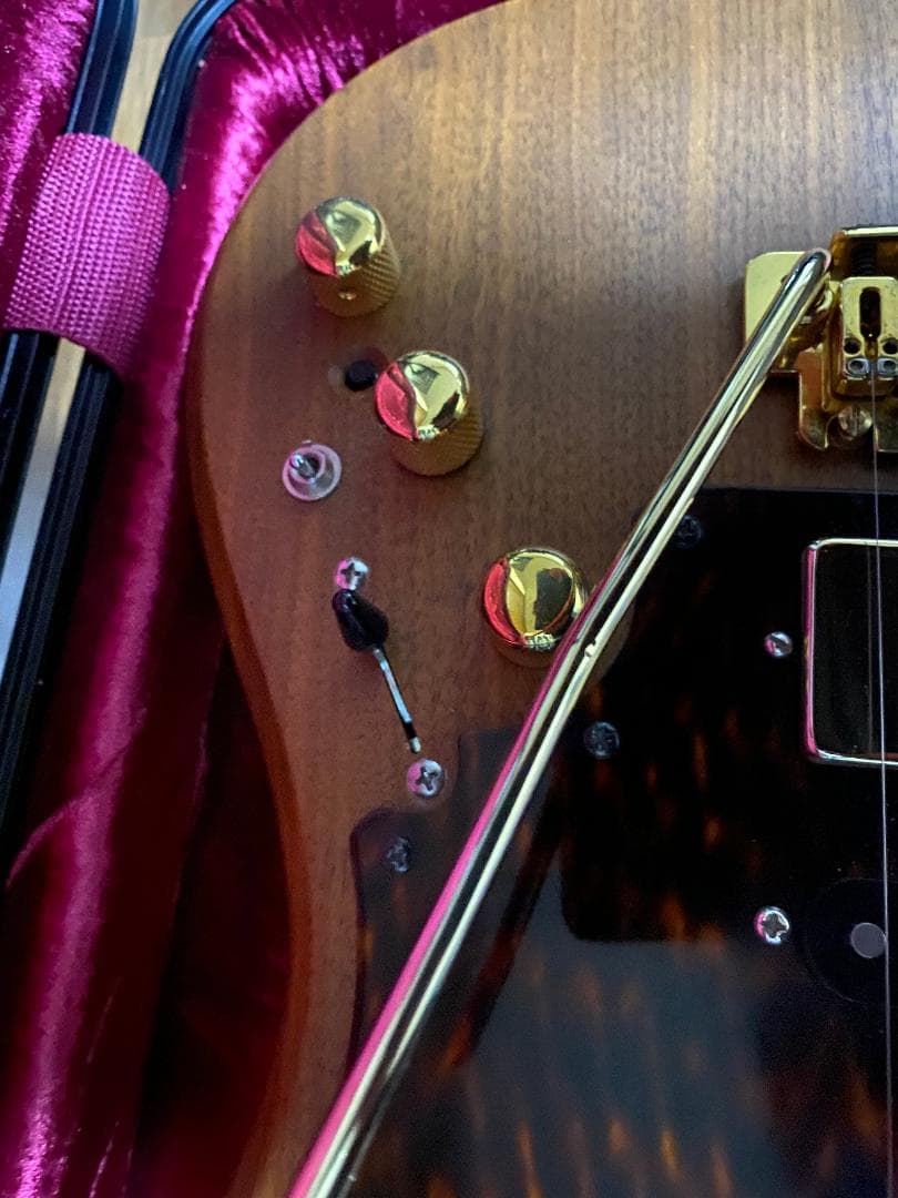 Varita Walnut Beans ケースは別のソフトケースになります。