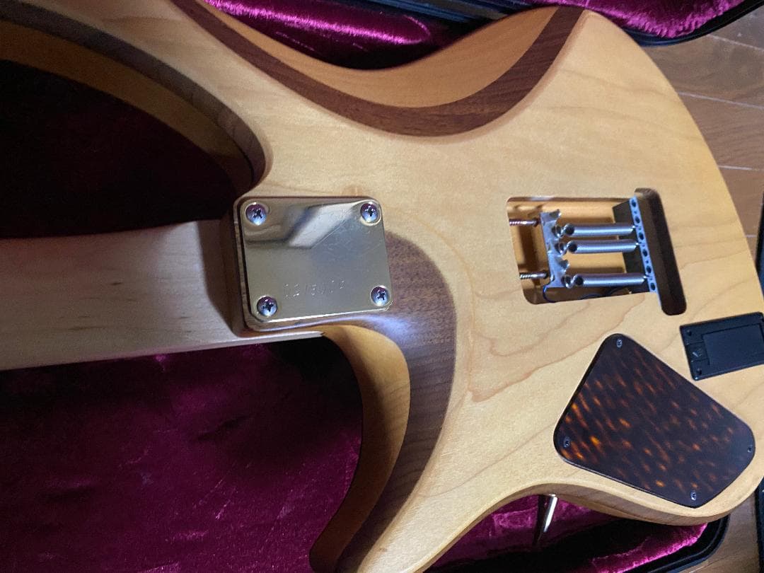 Varita Walnut Beans ケースは別のソフトケースになります。