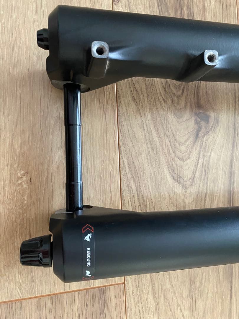 サスペンションフォーク・ロックショックスdomain R180mm