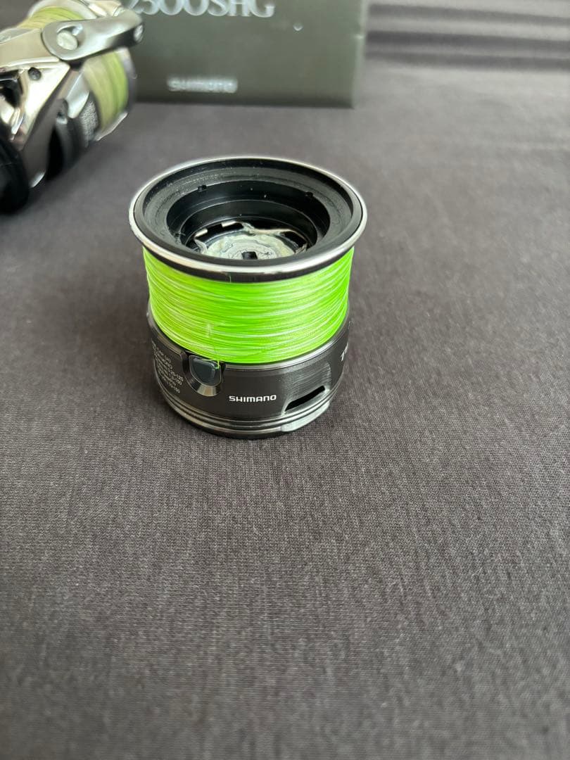 24ツインパワー 2500SHG 替えスプール.パワーハンドルノブ付