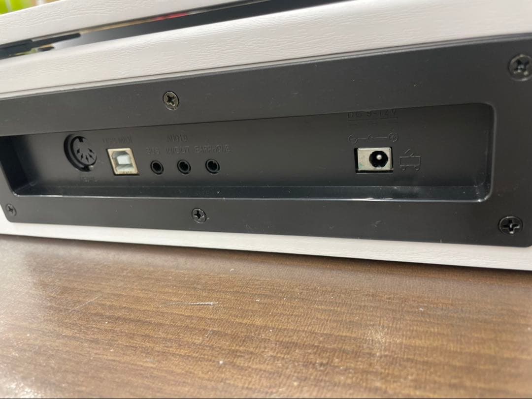 スタンド付き　電子ピアノ88鍵盤　木目調ボディ　ホワイト