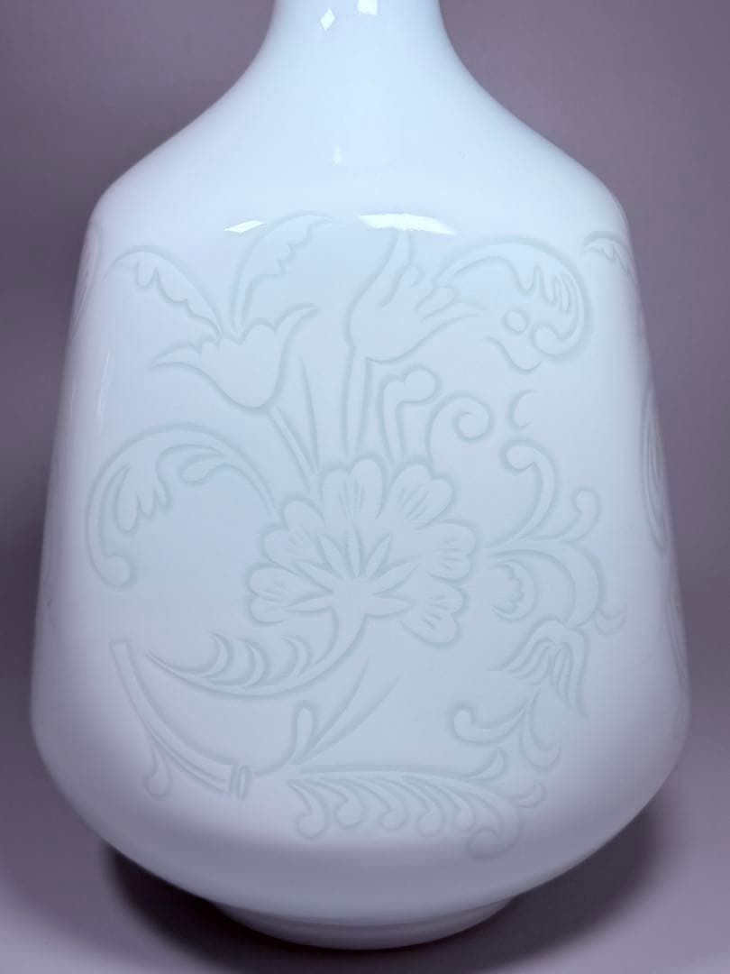 人間国宝　井上萬二作　青白磁彫文面取　大作　36㎝　販売価格120万円　本物保証