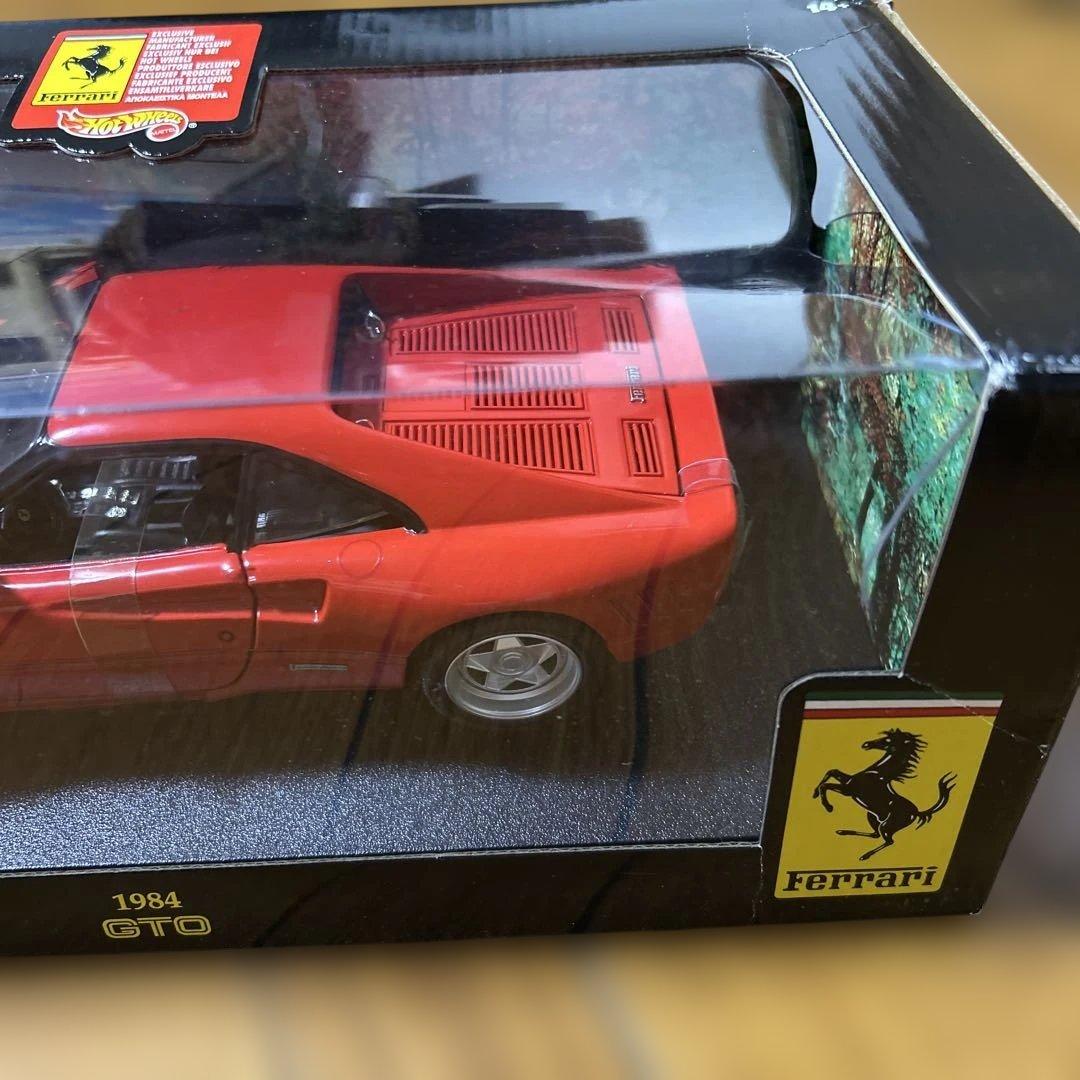 ホットウィール製1984年式フェラーリ288 GTO 1/18スケールミニカー