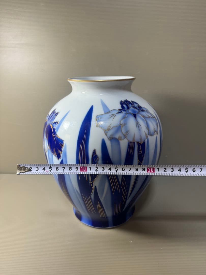 2318  有田焼 深川製磁 金彩 菖蒲文 あやめ文 花瓶　未使用