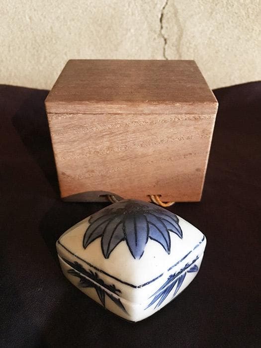 香合 菱形 笹りんどう 染付 銘あり 共箱付 中古 古物 19.01.12-1