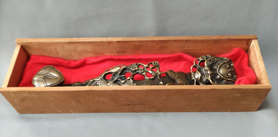 銅製龍置物　如意