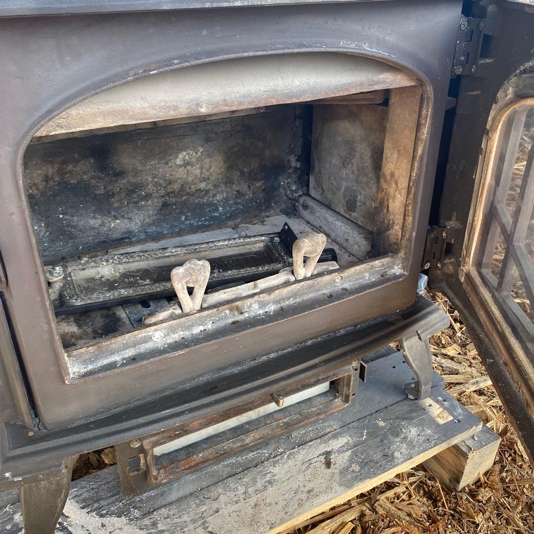 ジャンク品中型薪ストーブ 鋳鉄製 ガラス窓付き