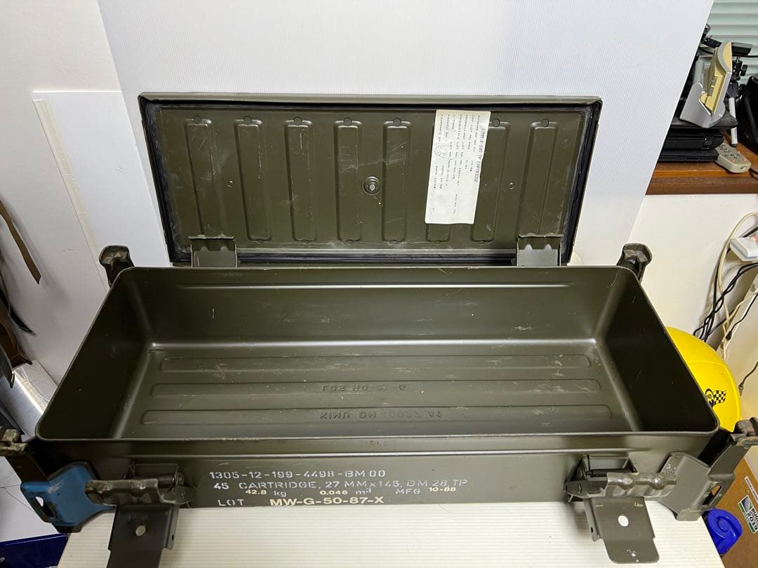 ミリタリー防水スチールケース（ビンテージ放出品）