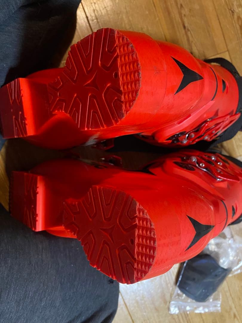 ATOMIC REDSTER 110 男性用スキーブーツ