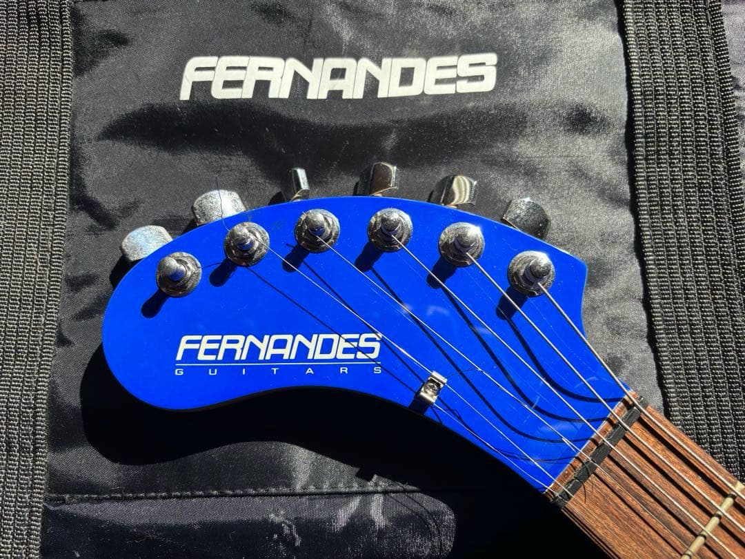 レフティ！FERNANDES ZO-3 (ブルー )専用ケース、ストラップ付き