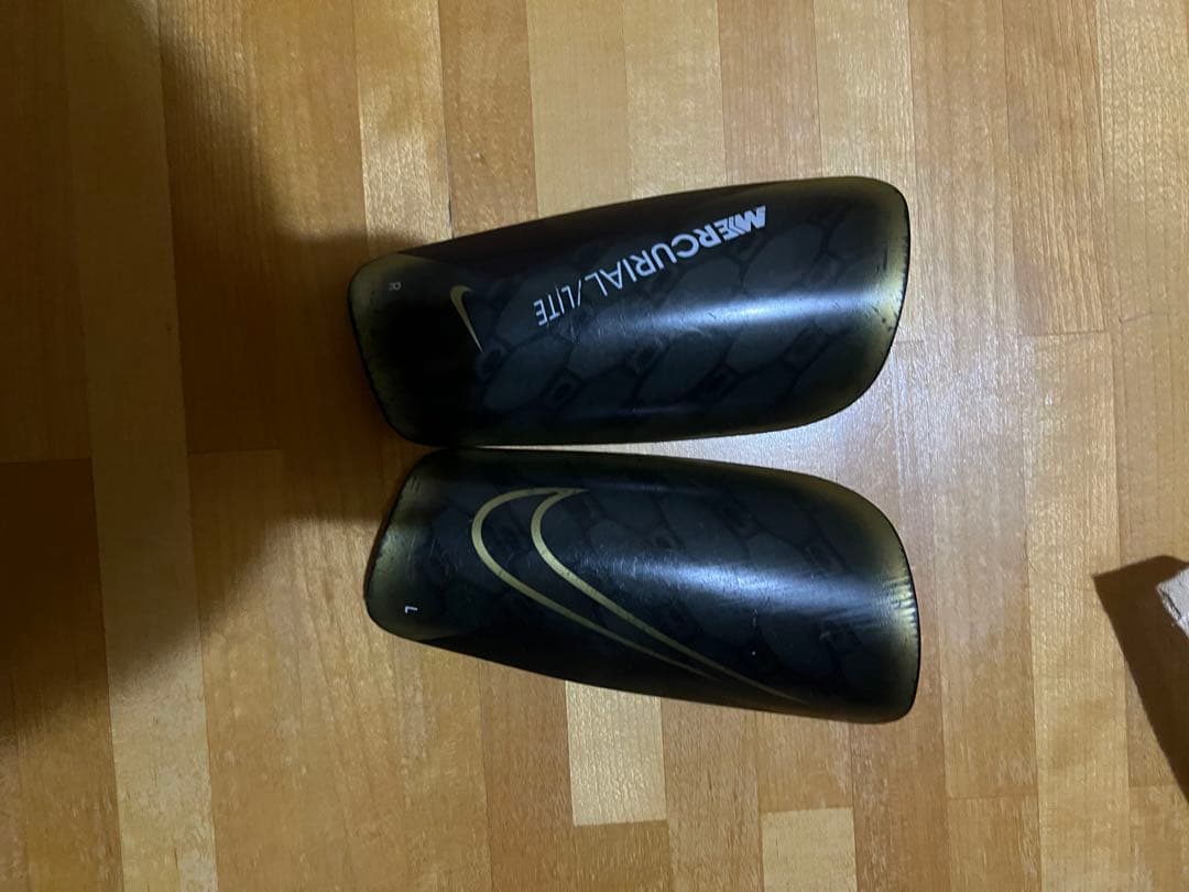 アディダスサッカースパイク3つ 袋 レガース シューズケース セット