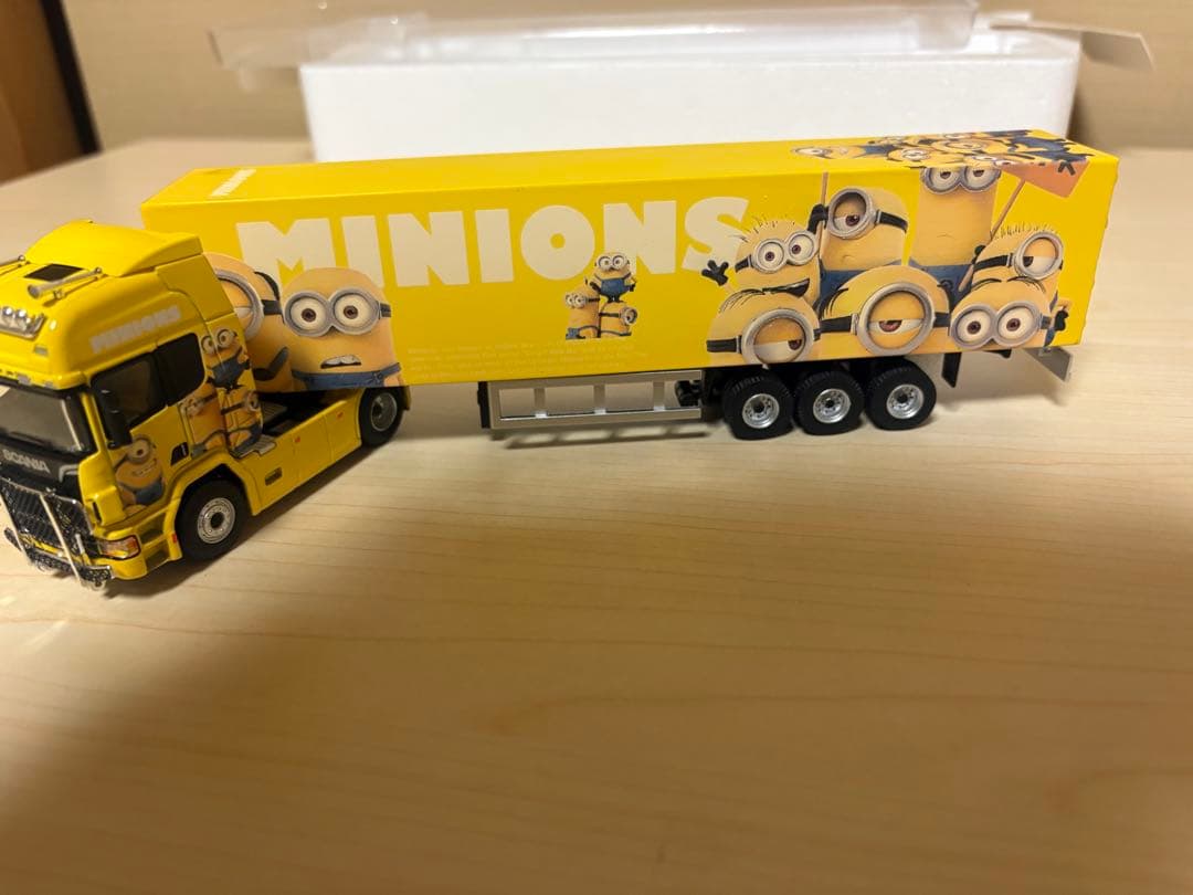 COOL CAR ミニオン トレーラー 1:64