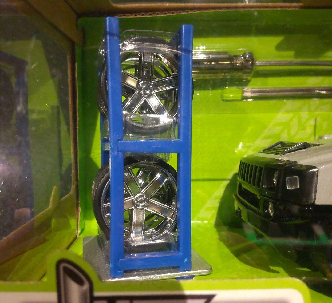 ジェイダトイズ1/24ハマーH2カスタムホイール＆ラック付き☆未開封ミニカー♪