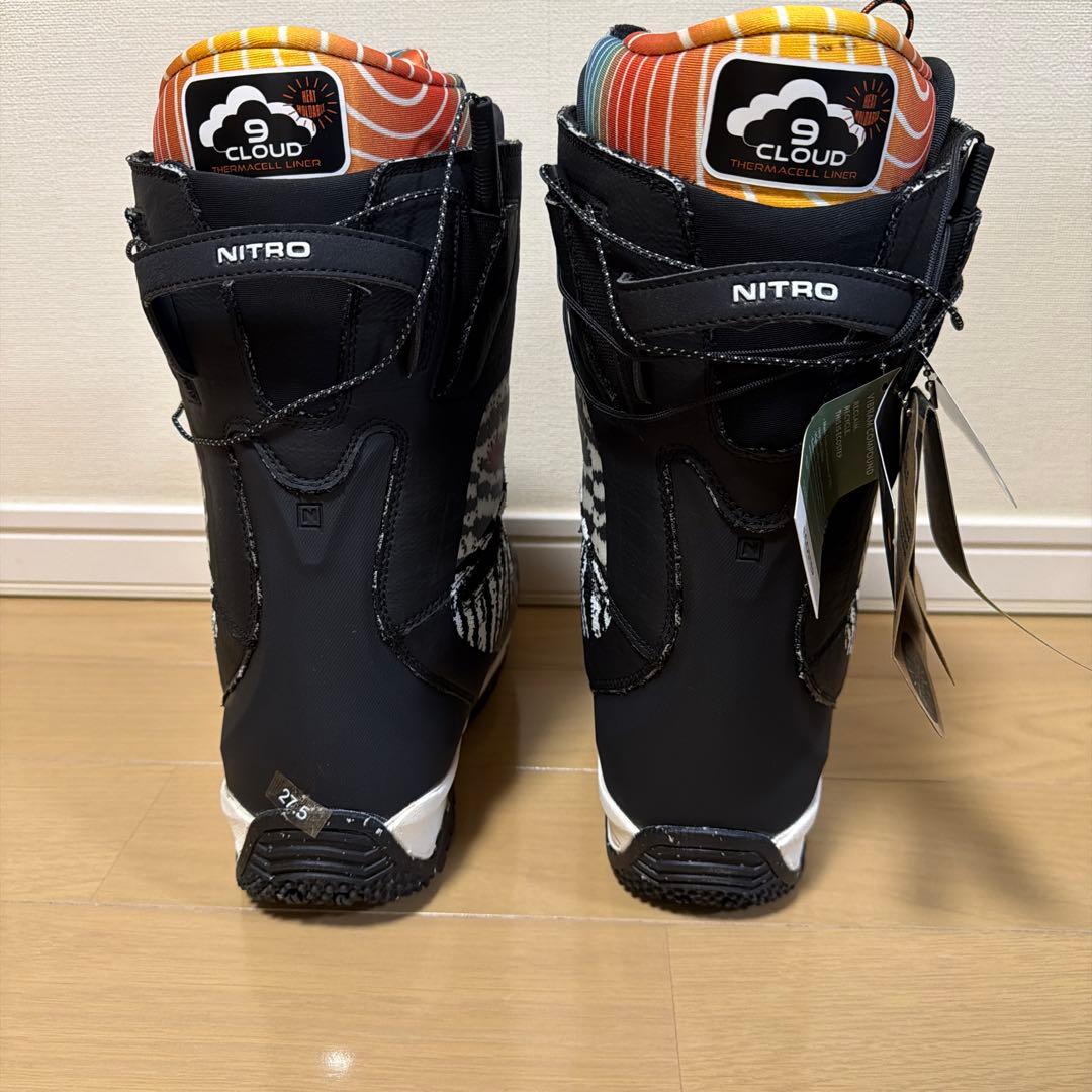 VOLCOM × NITRO スノーブーツ