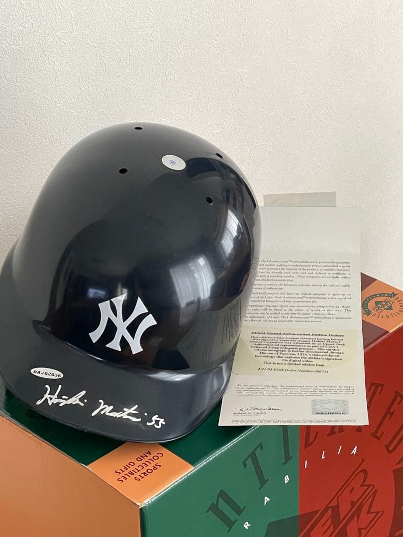 松井秀喜 直筆サイン入り ヤンキースヘルメット　証明書付き