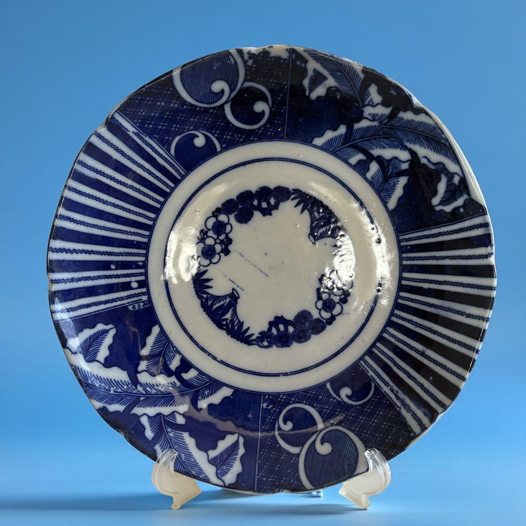 有田焼 染付 濃藍 片身替風 割付文 大皿 渦巻 唐草 葉文 見込花丸文