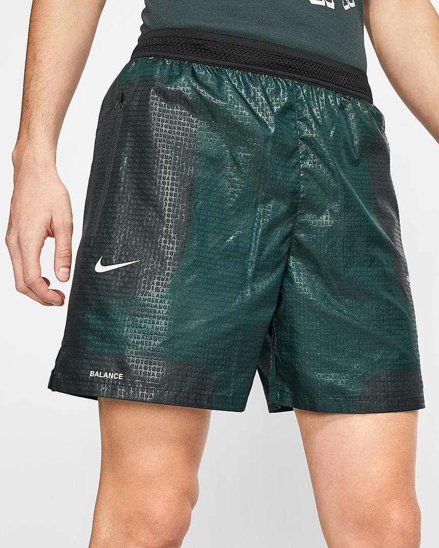 ☆匿名発送☆ナイキ　ランニングショートパンツ　GYAKUSOU