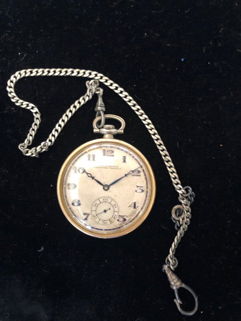 TAVANNES 社の懐中時計(銀の鎖付き)