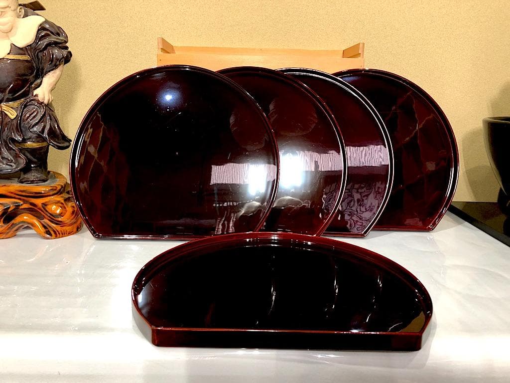 輪島塗　半月膳　五客　共箱。