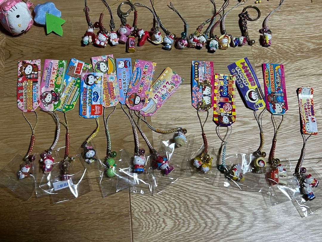 希少Hello Kitty キティご当地根付キーホルダー約50個などまとめ売り