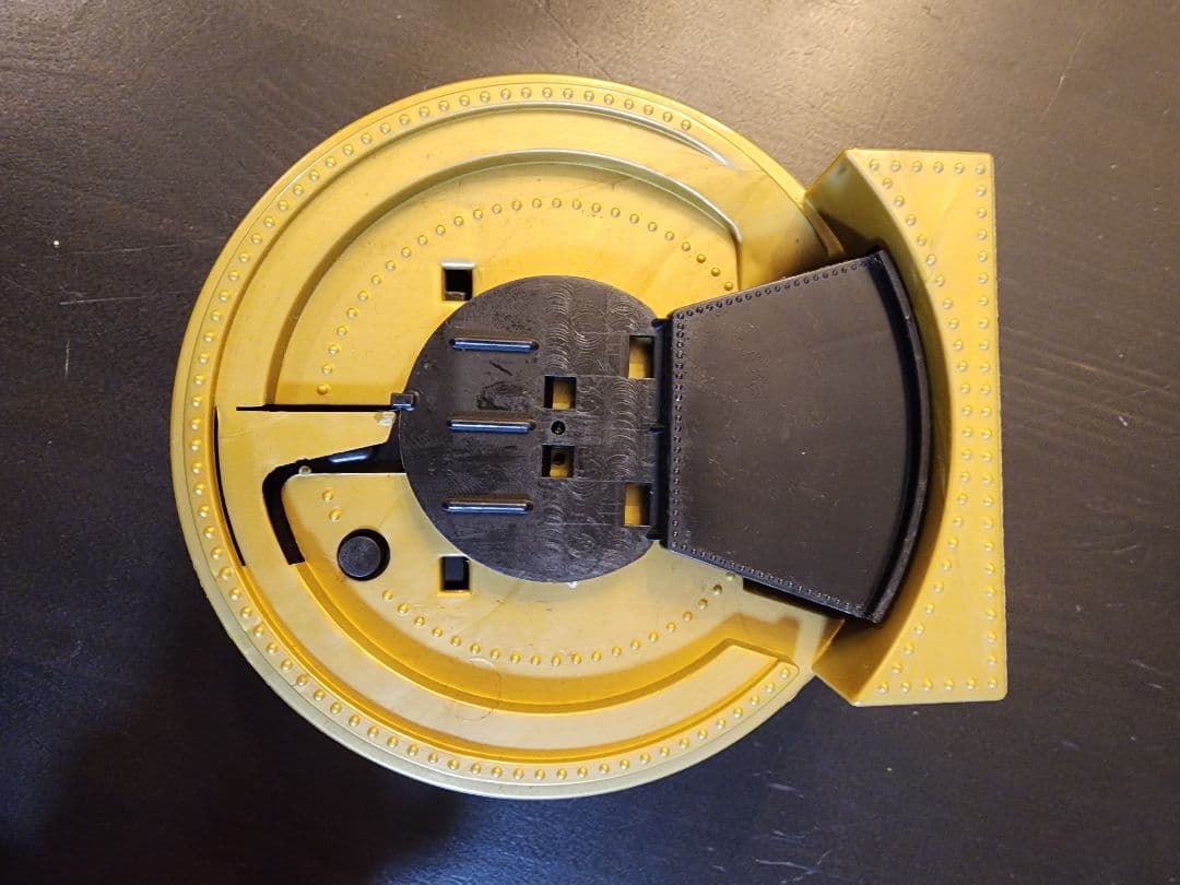 カネゴン　アクション バンク ゼンマイ式　貯金箱　ユタカ